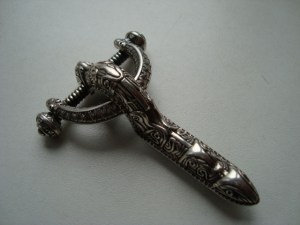 frog 022 7. gs. beigu stopsakta. Stilizācija. Sudrabs.