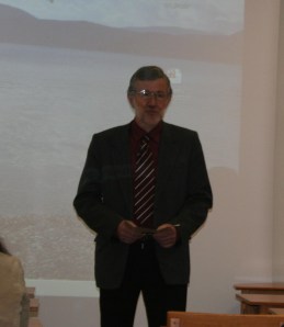 Konferences ievadvārdus saka prof. Andrejs Vasks